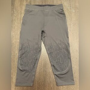 GYMSHARK GREY WORKOUT CAPRI TIGHTS - Size Small SKU:463
